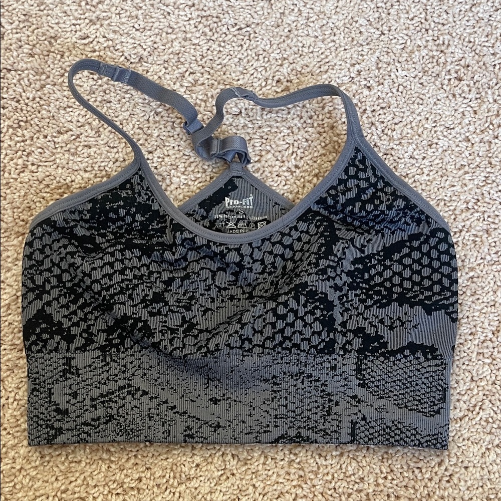 Pro-Fit Gray Patterned Women's Crop Top